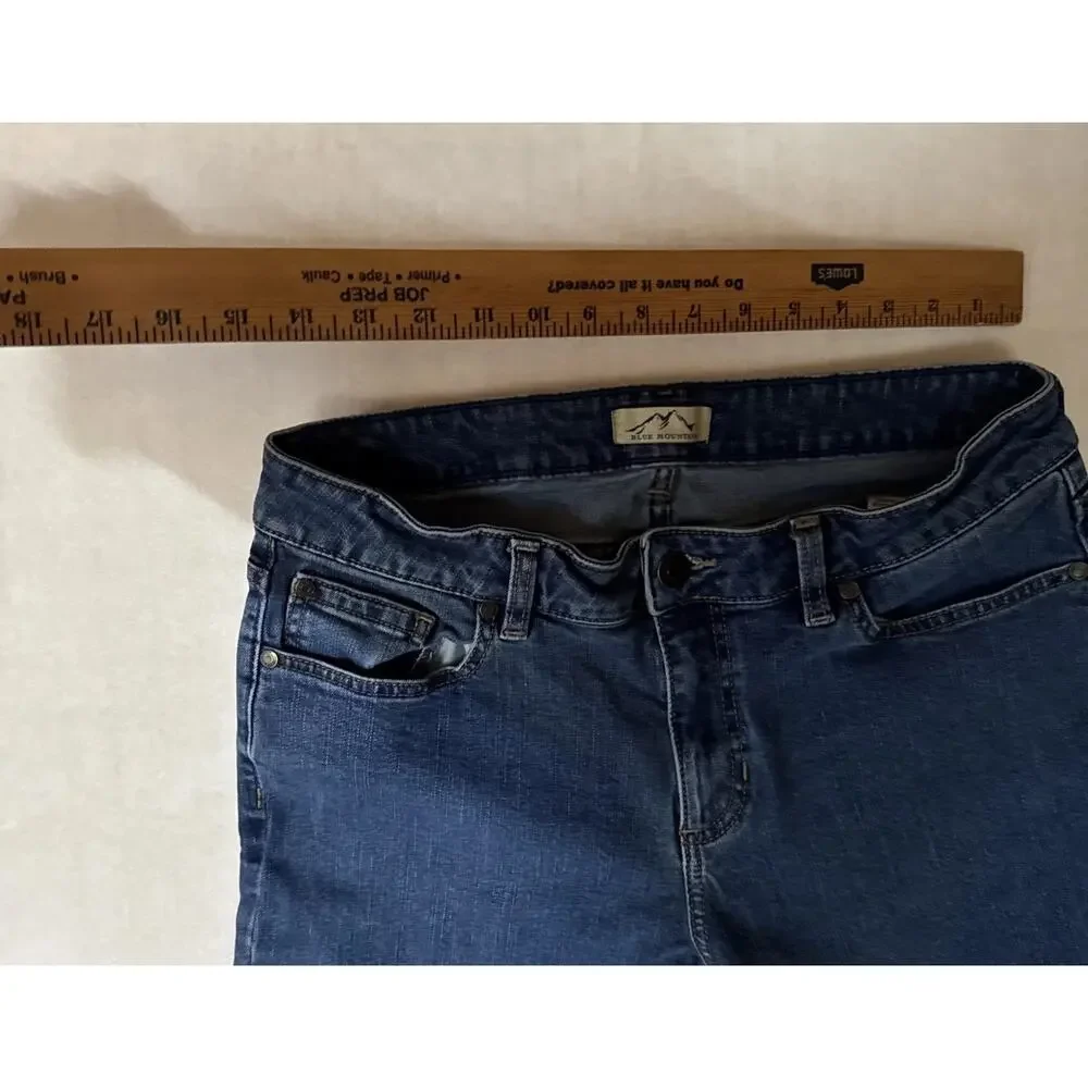 2 Blue Mountain Women's Relaxed Fit 5 Pocket Straight Leg Jeans Size 12